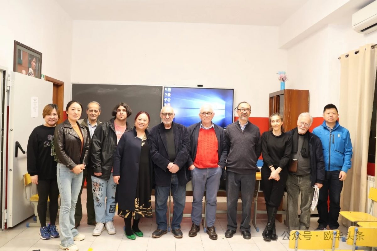 Gruppo di partecipanti e organizzatori dopo le Attività culturali.