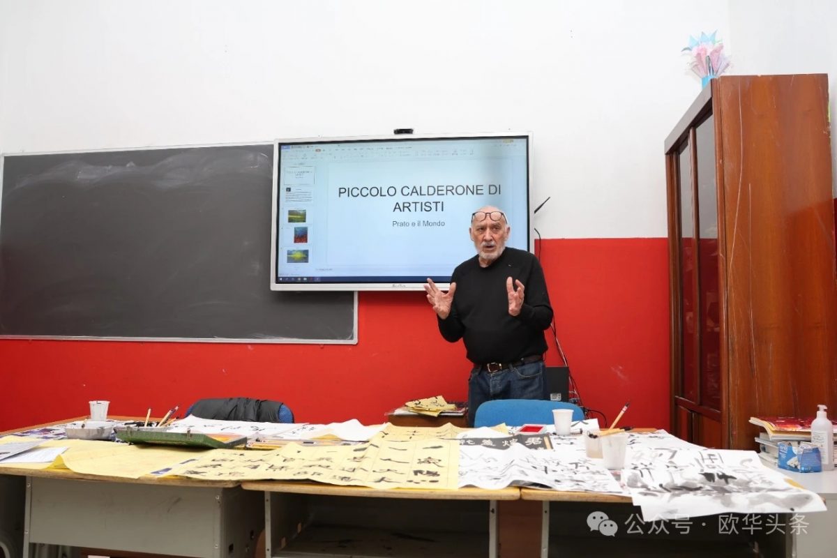 Il professor Claudio presenta la cultura e la storia della Cina e dell'Italia.
